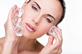 قالب الثلج لشد الوجه