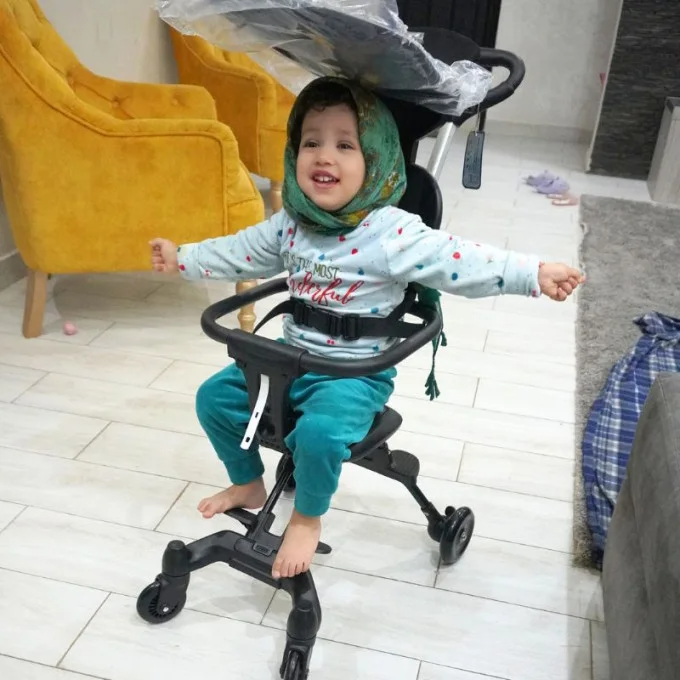 عربة أطفال قابلة للطي